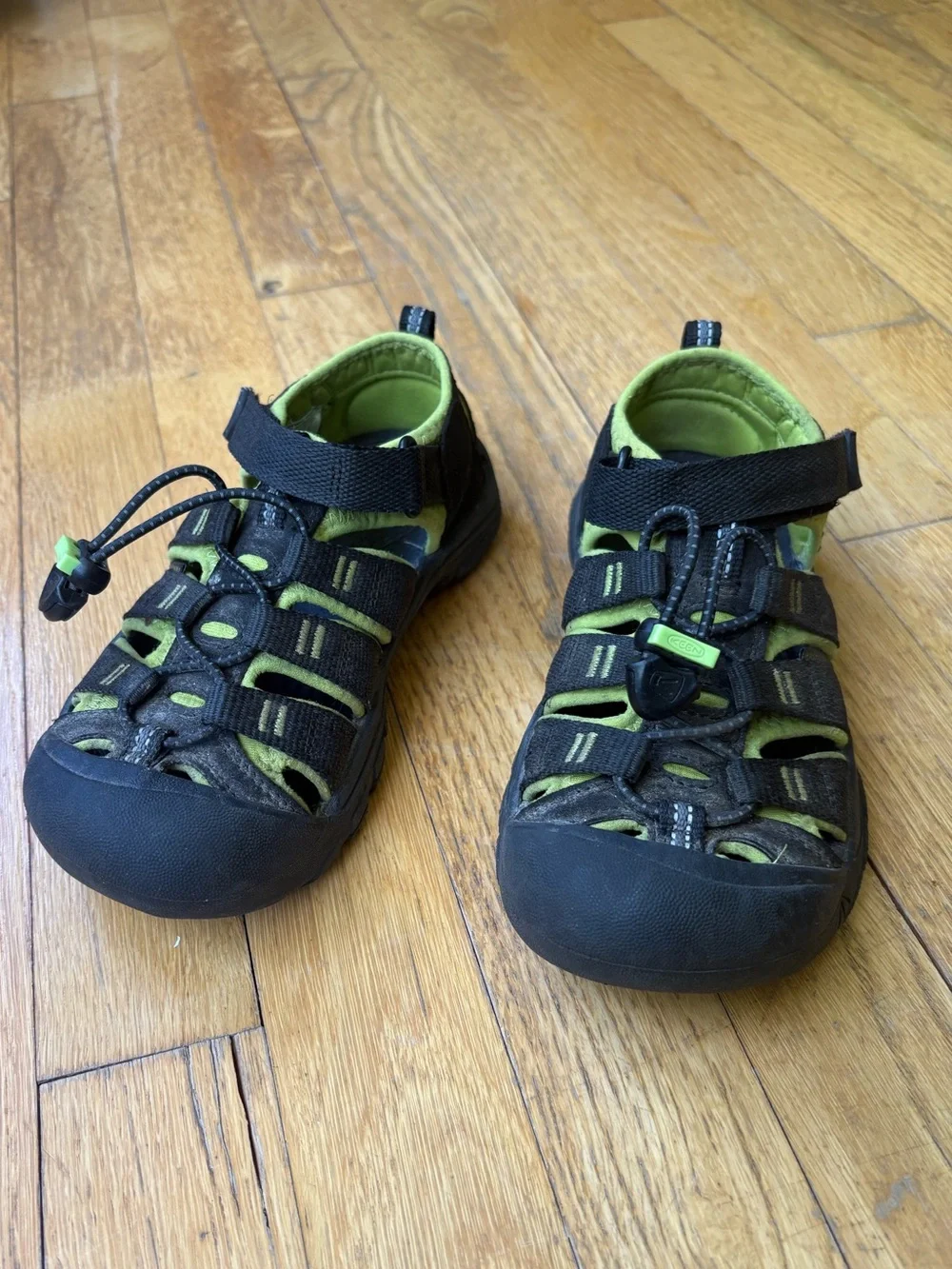 Keen Kids Newport H2 Black and Green Closed-Toe Water Sandals